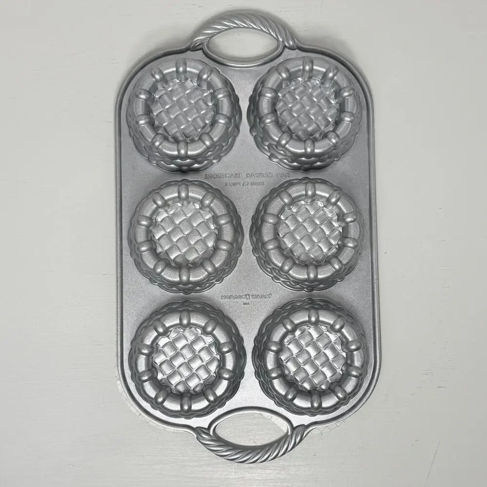 WILLIAMS-SONOMA Nordic Ware Shortcake Basket Pan Silver 3 Cup Cakelet Easter EUC - Picture 2 of 5